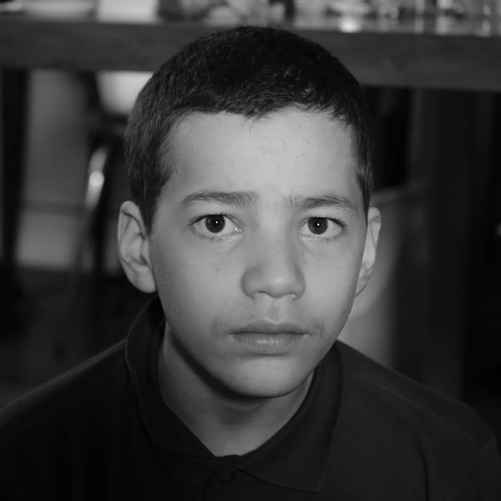 Portrait de Fahim, enfant à l'origine de l'association F-A-H-I-M